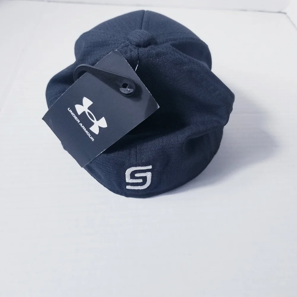 NWT UNDER ARMOUR YOUTH FITTED HAT SIZE YOUTH MED/ YOUTH LARGE